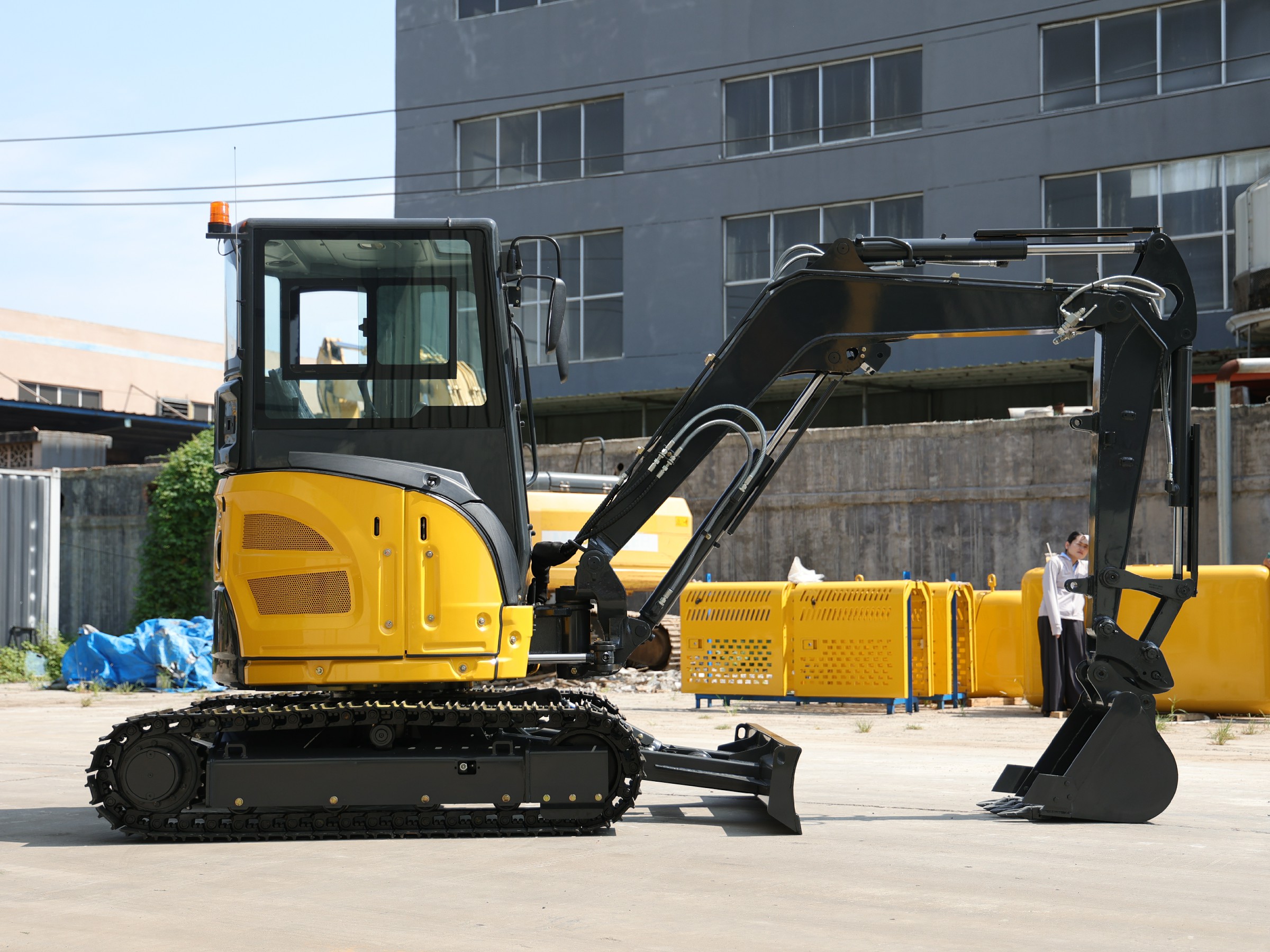 Huayee HY35C mini excavator, side view outside the Huayee facility