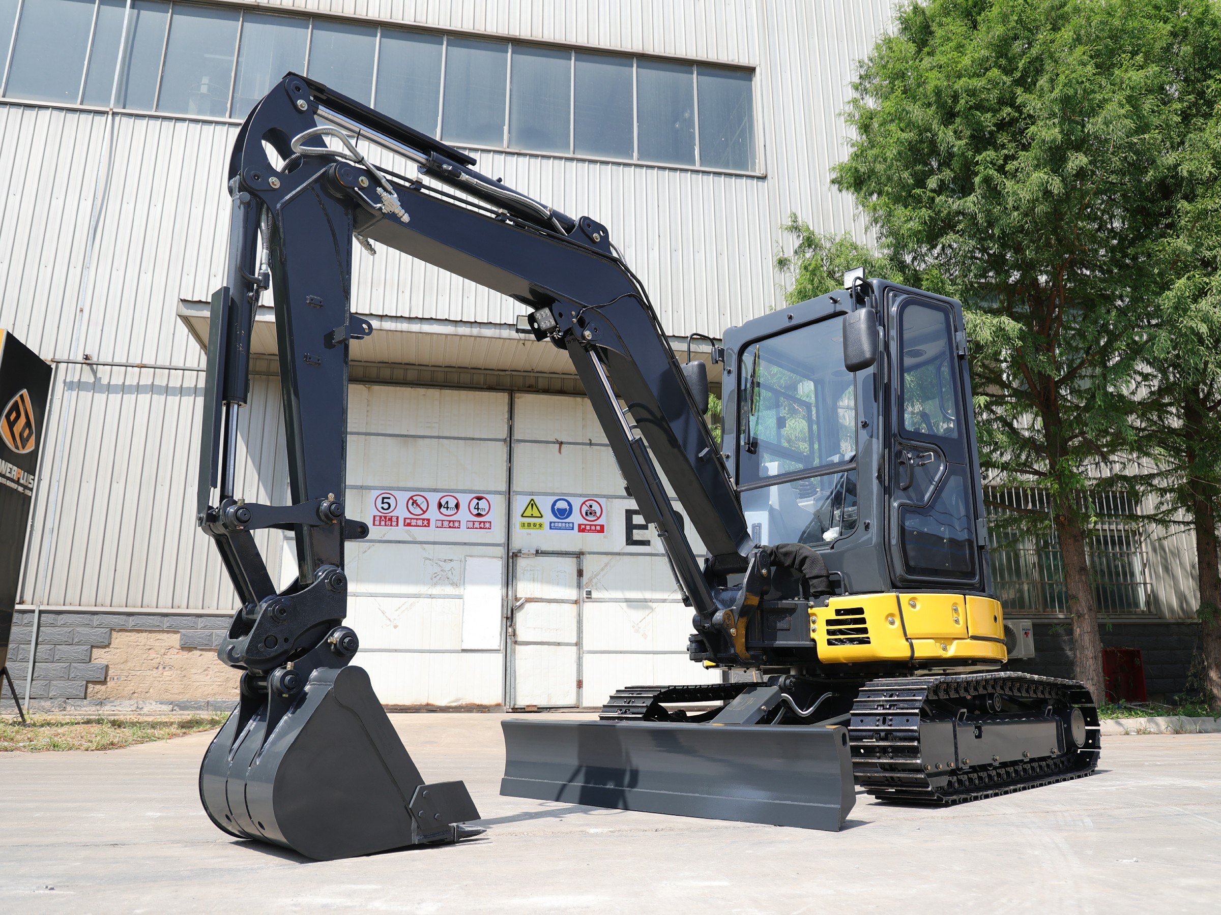 Huayee HY35C mini excavator parked outside the Huayee facility